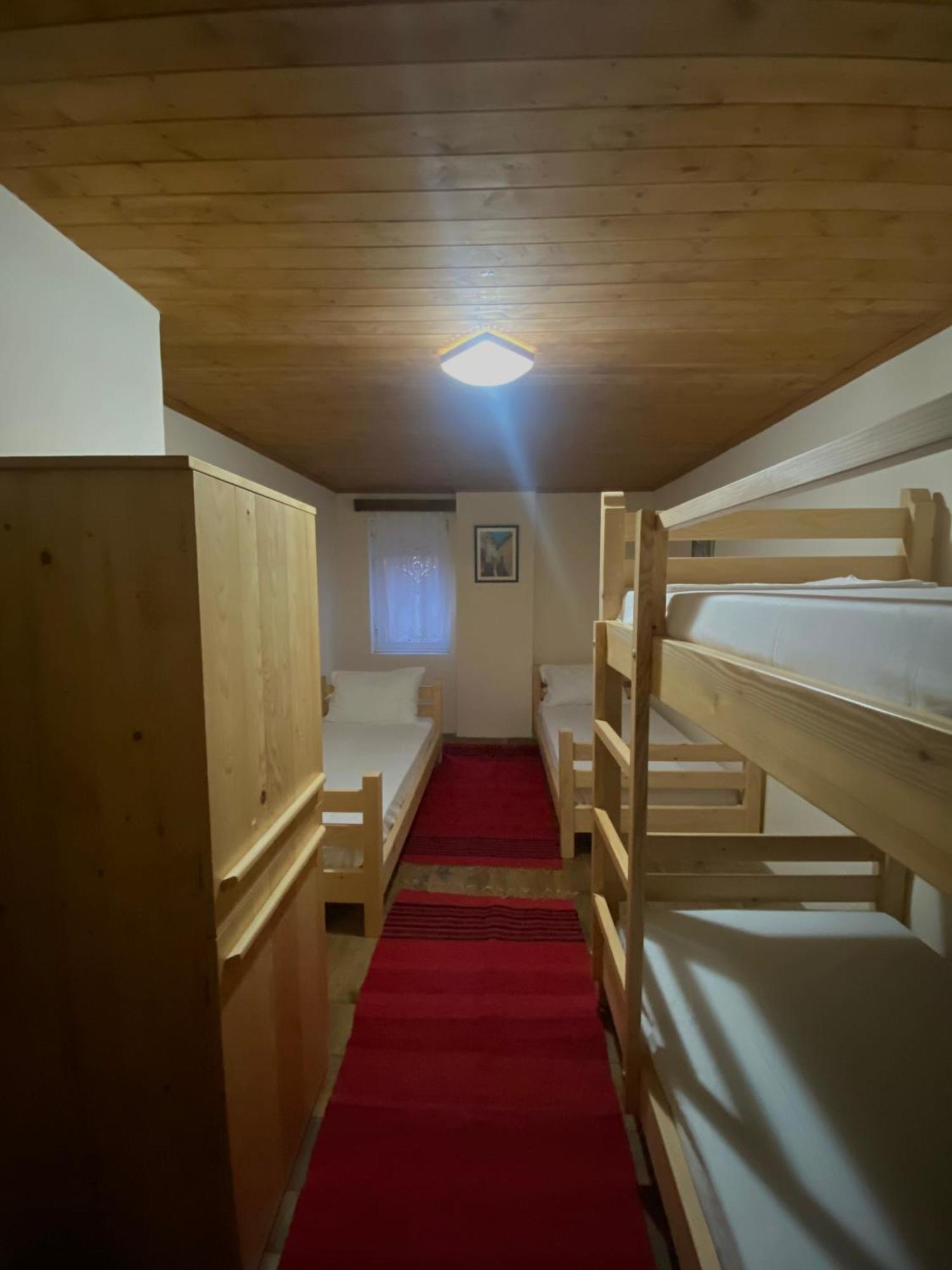 Teo'S Guest House 培拉特 外观 照片